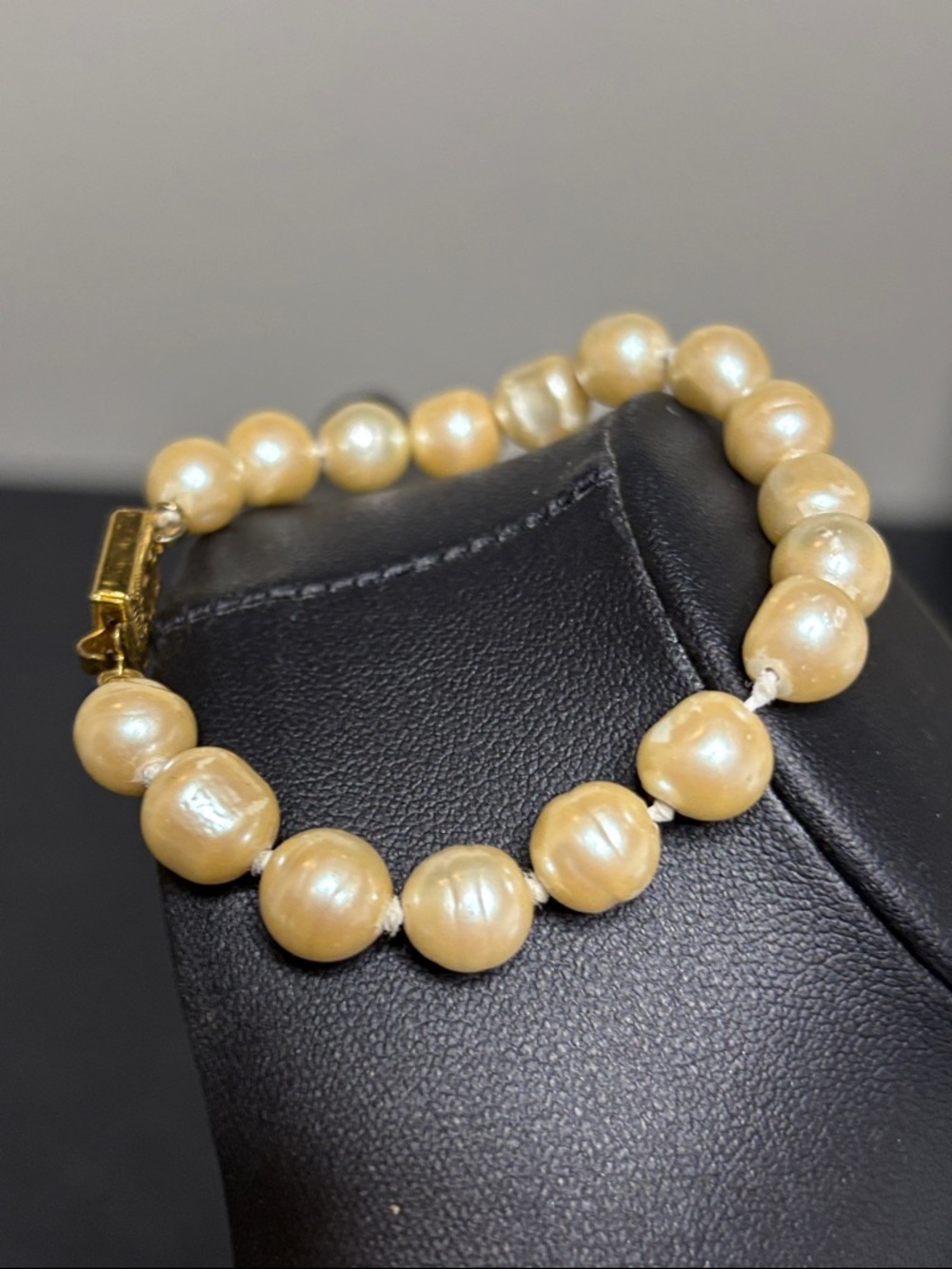 Vintage Baroque Pearl Dainty Gold Tone Bracelet Victorian - Picture 4 of 6